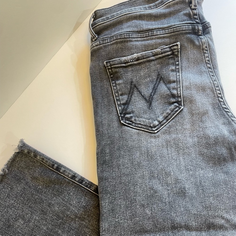 MOTHER, the insider crop, cropped & frayed black jeans  size 29